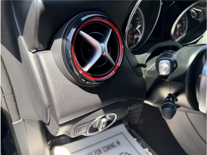 Used 2017 Mercedes-Benz CLA 250 4MATIC image 35