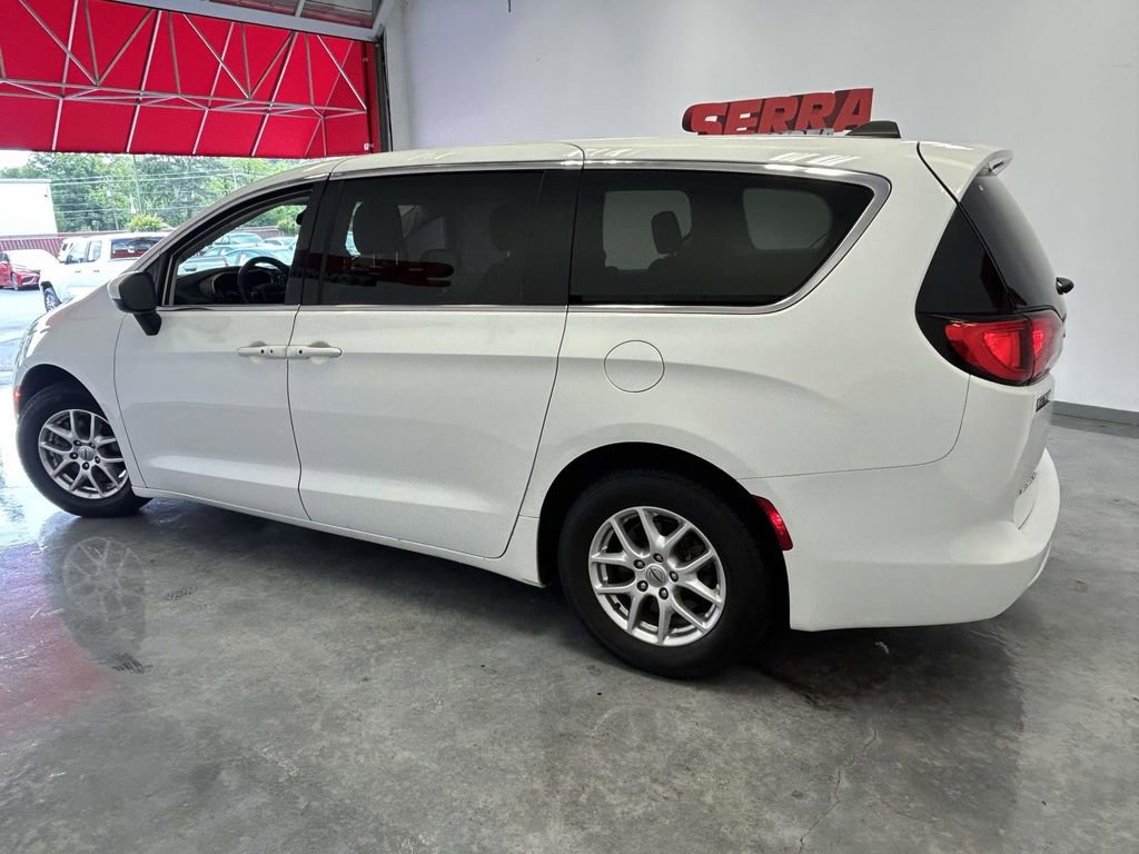 Used 2022 Chrysler Voyager LX FWD image 6