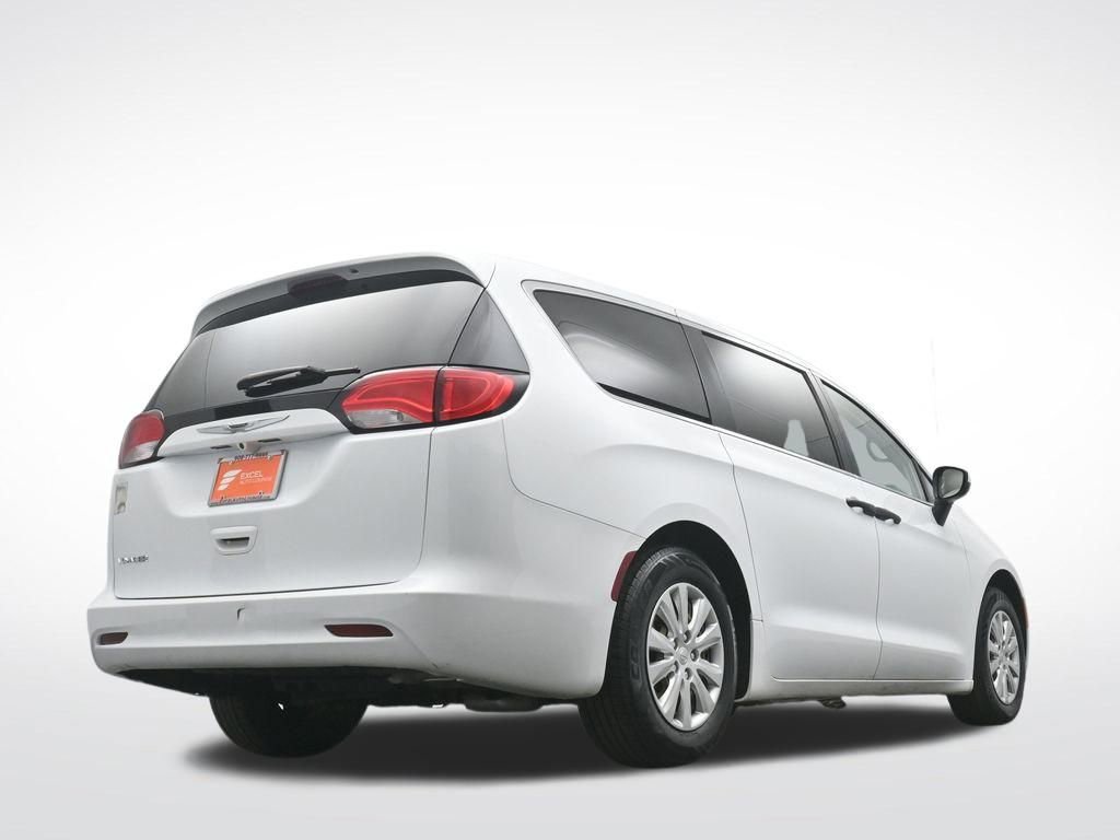 Used 2021 Chrysler Voyager L image 39