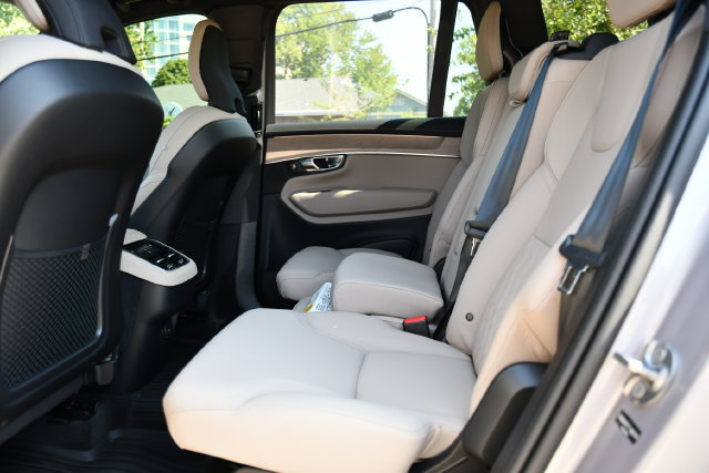 New 2026 Volvo XC90 B6 Plus w/ Protection Package Premier AWD/4WD image 18