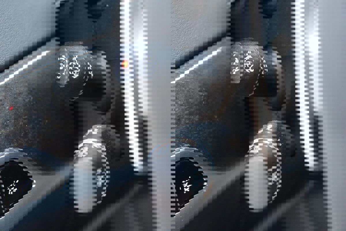 Used 2015 Mercedes-Benz S 63 AMG 4MATIC Sedan w/ Driver Assistance Package image 88