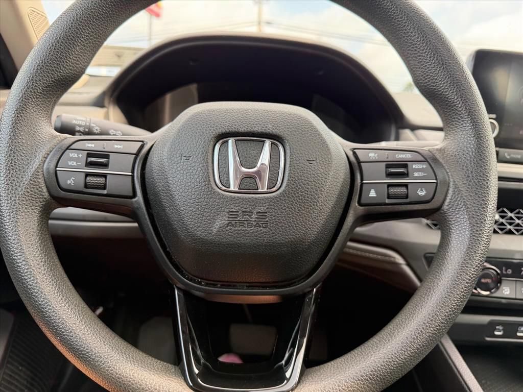 Used 2023 Honda Accord EX image 18