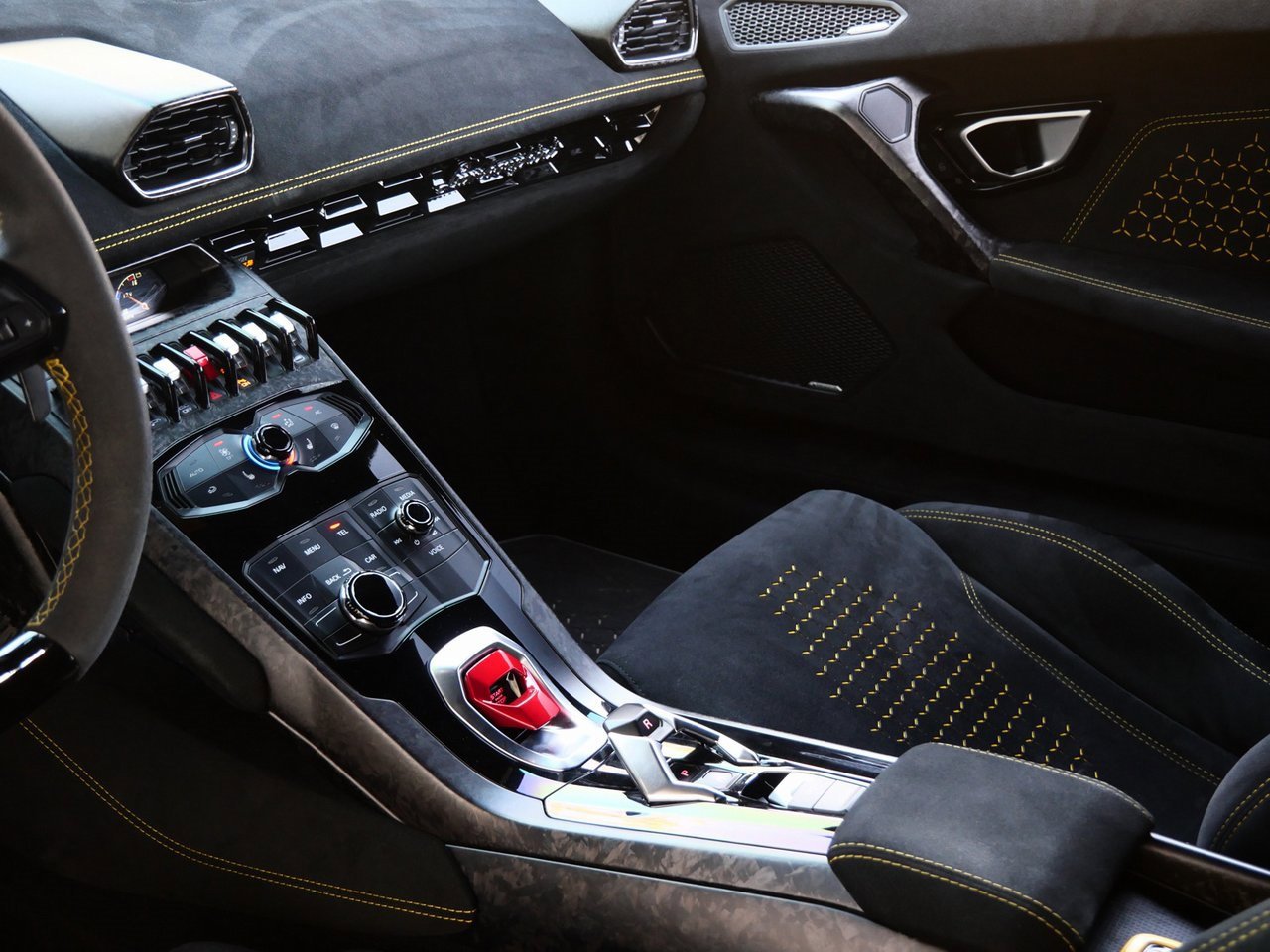 Used 2018 Lamborghini Huracan Performante image 22