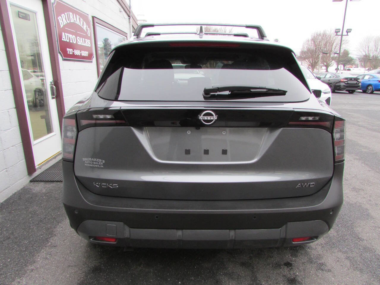 Used 2025 Nissan Kicks SV w/ SV Premium Package image 3
