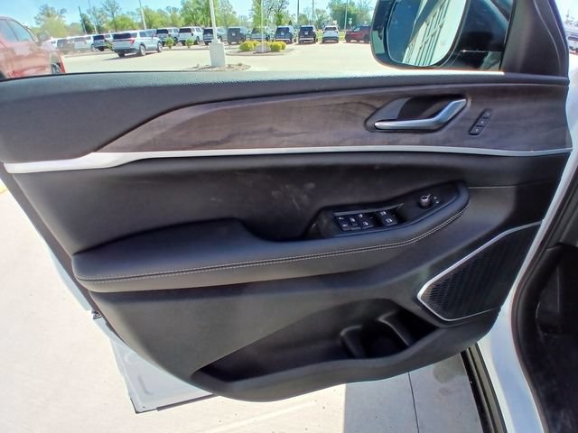 New 2026 Jeep Grand Cherokee L Limited w/ Luxury Tech Group II AWD/4WD image 10