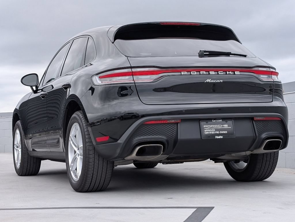 Certified 2025 Porsche Macan AWD/4WD image 3