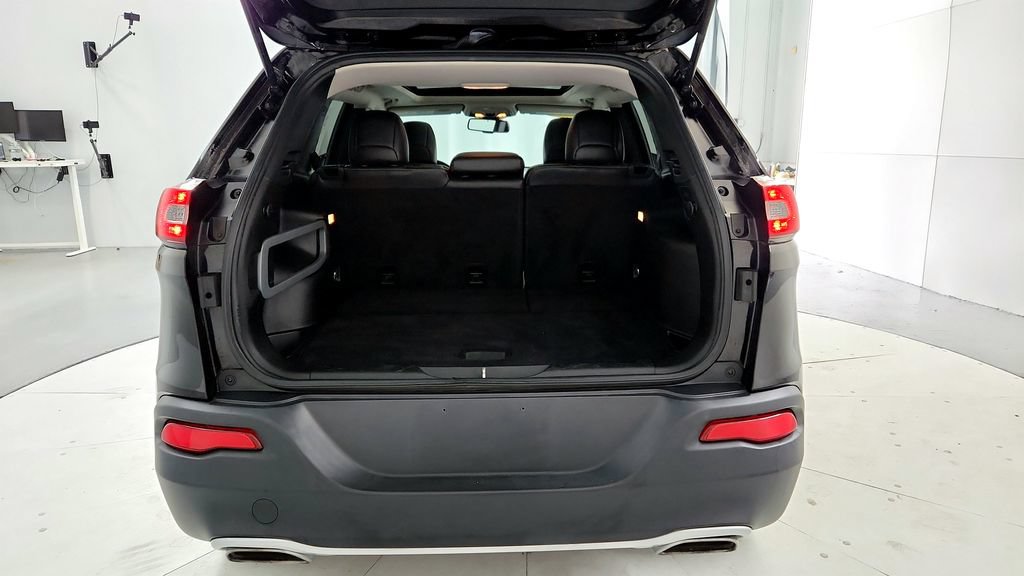 Used 2017 Jeep Cherokee Limited AWD/4WD image 16