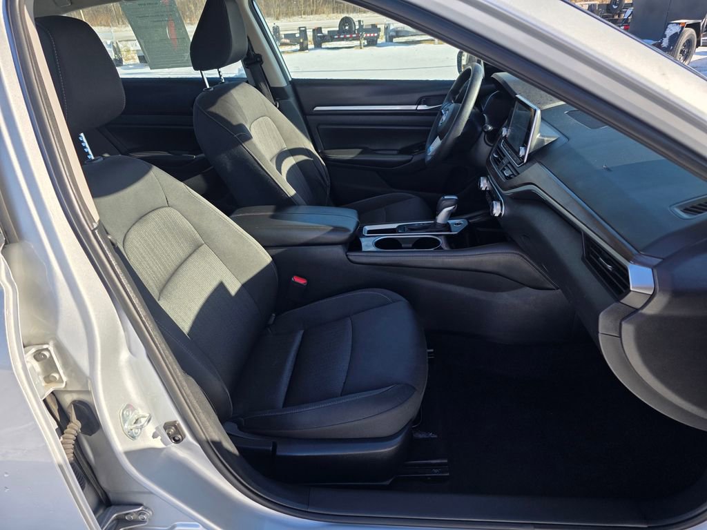 Used 2023 Nissan Altima 2.5 SV FWD image 39