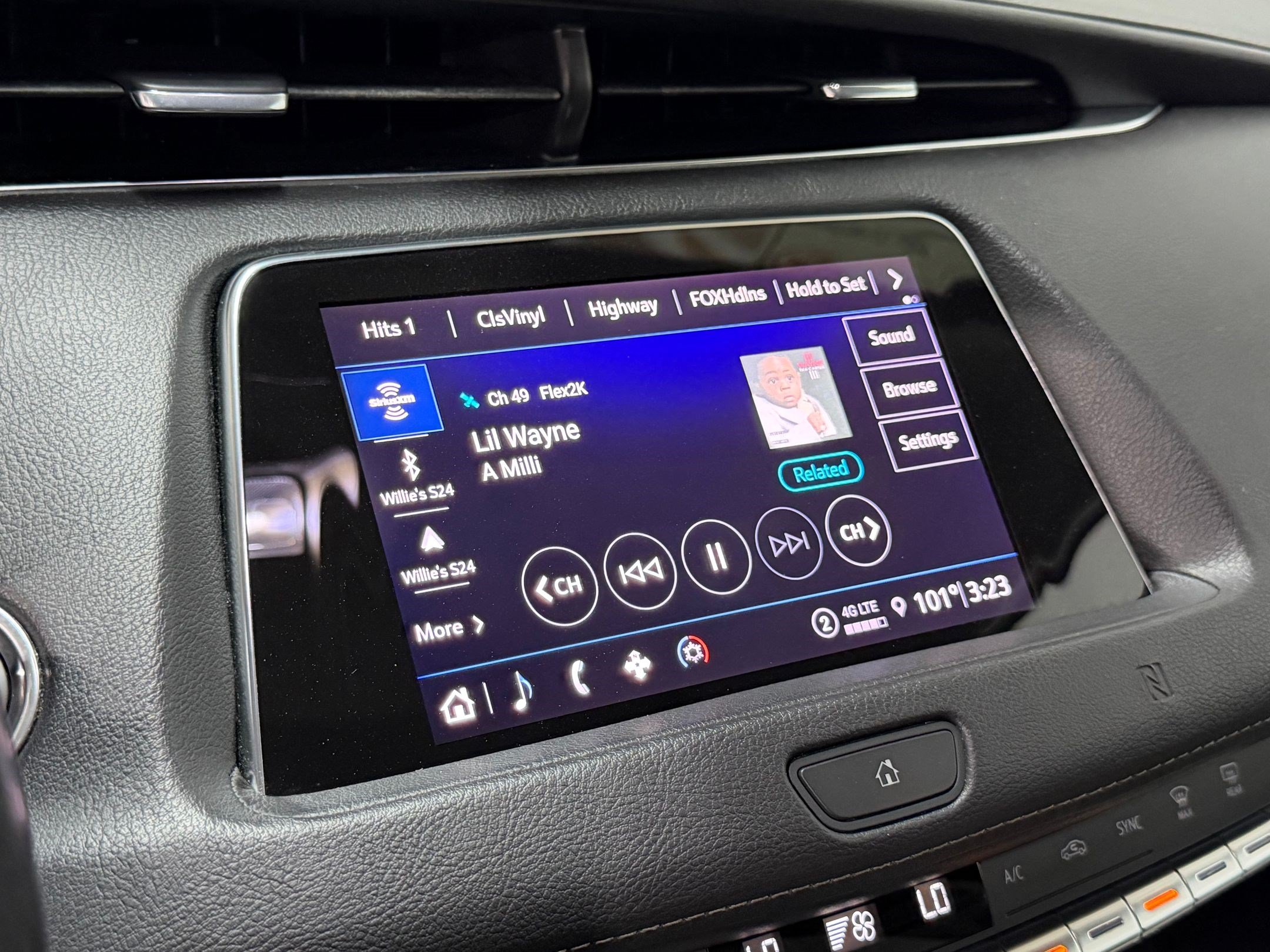 Used 2021 Cadillac XT4 Premium Luxury FWD image 23
