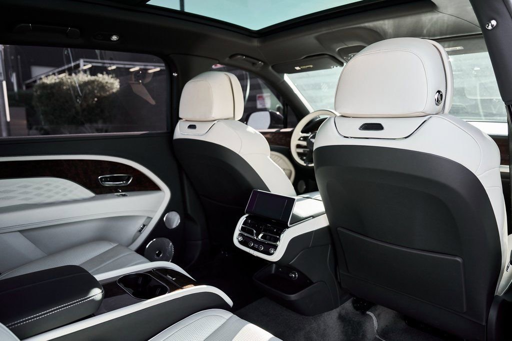 Used 2023 Bentley Bentayga Extended Wheelbase image 39