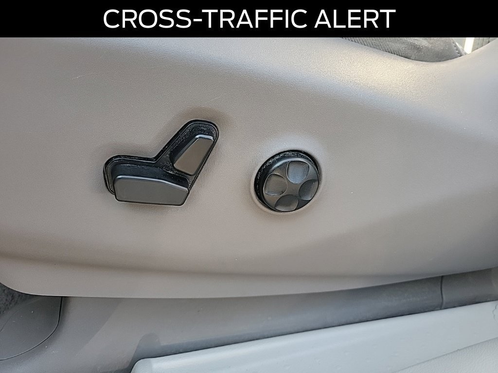 Used 2017 Chrysler Pacifica Touring-L Plus FWD image 19