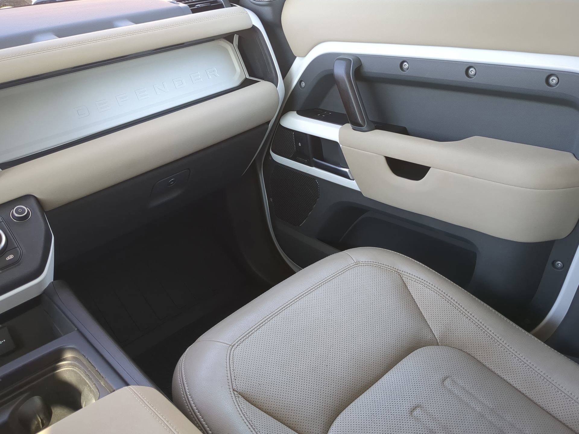 Used 2022 Land Rover Defender 110 SE image 45