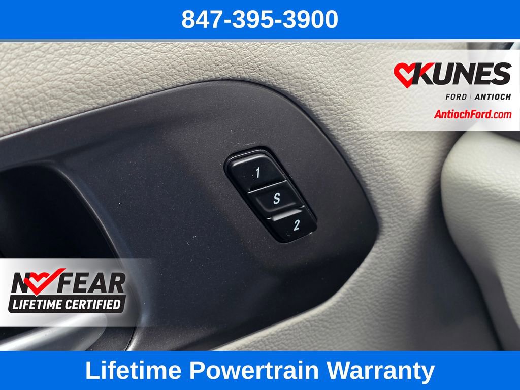 Used 2024 Chrysler Pacifica Touring-L FWD image 43