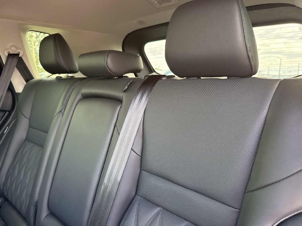 Used 2024 Nissan Rogue Platinum FWD image 14