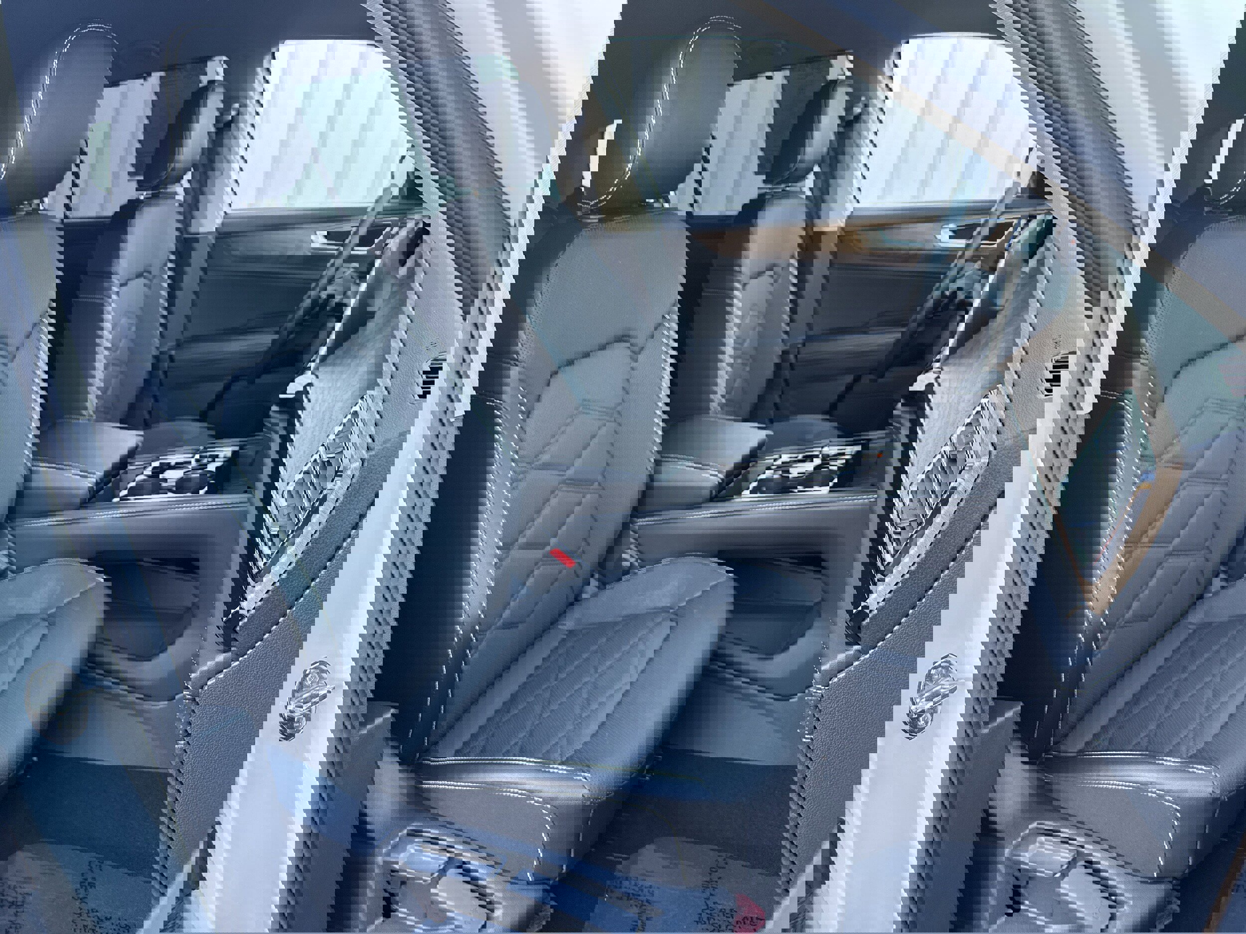 Used 2025 Volkswagen Atlas SE image 16