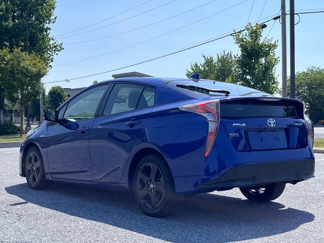 Used 2016 Toyota Prius Three Touring FWD image 6