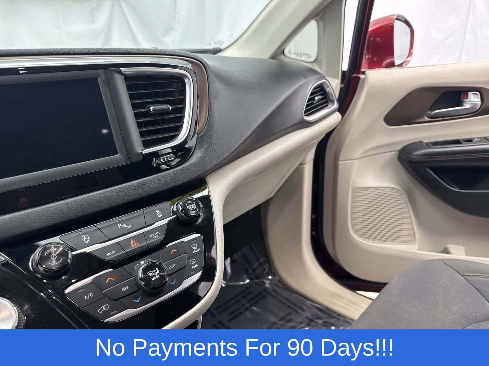 Used 2018 Chrysler Pacifica Touring Plus w/ Tire & Wheel Group image 20