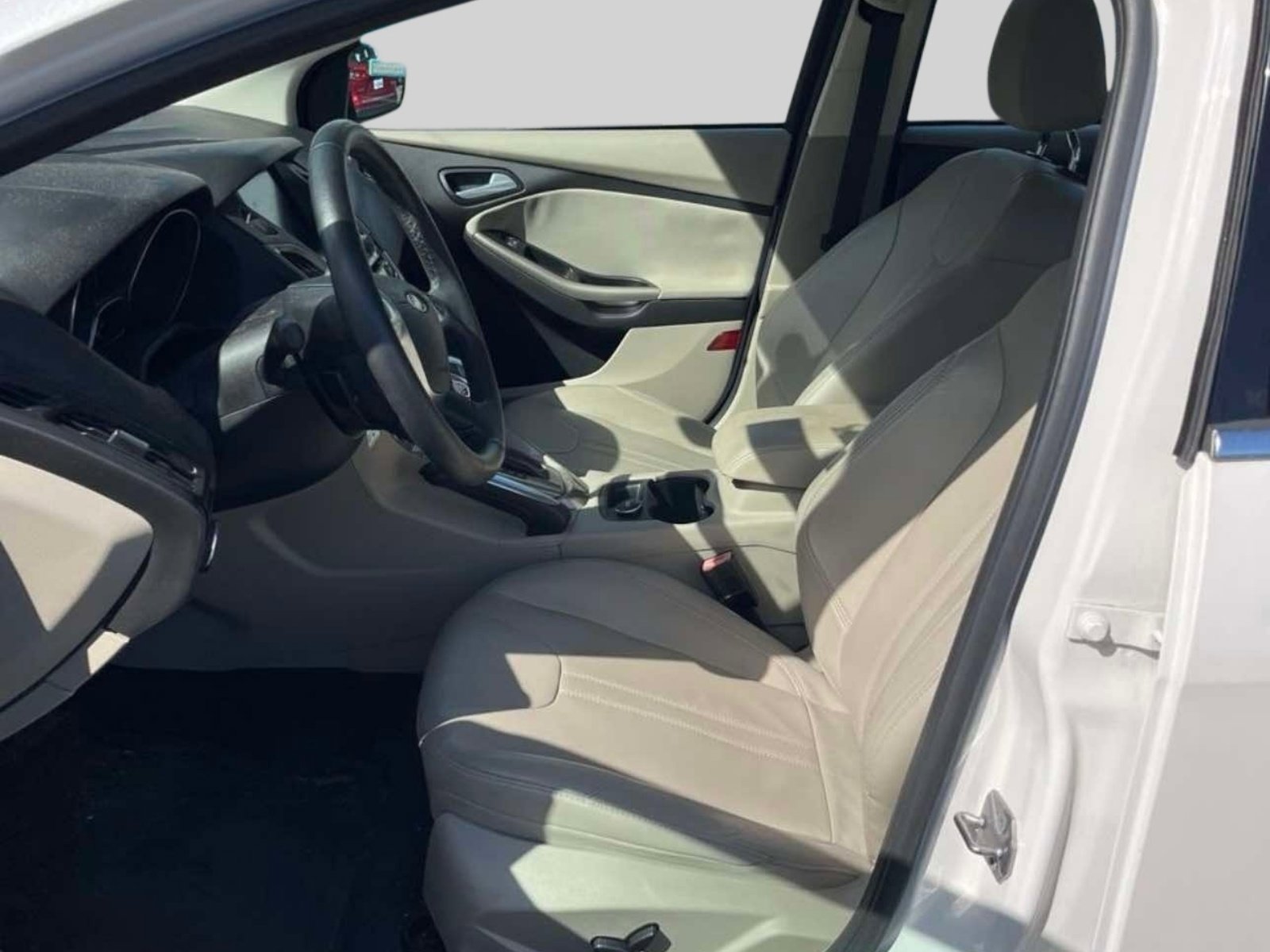 Used 2012 Ford Focus SEL image 2