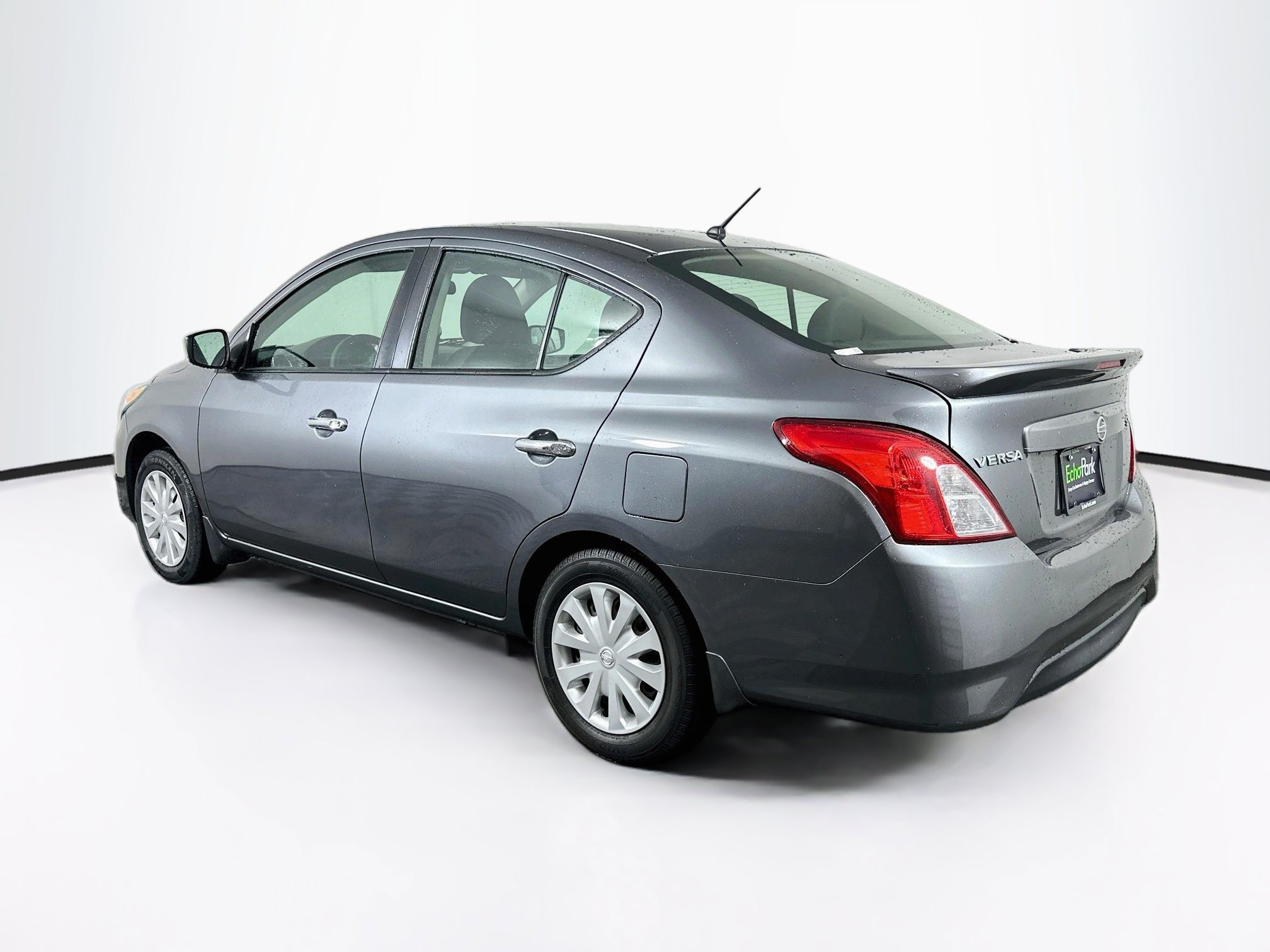 Used 2018 Nissan Versa SV FWD image 5
