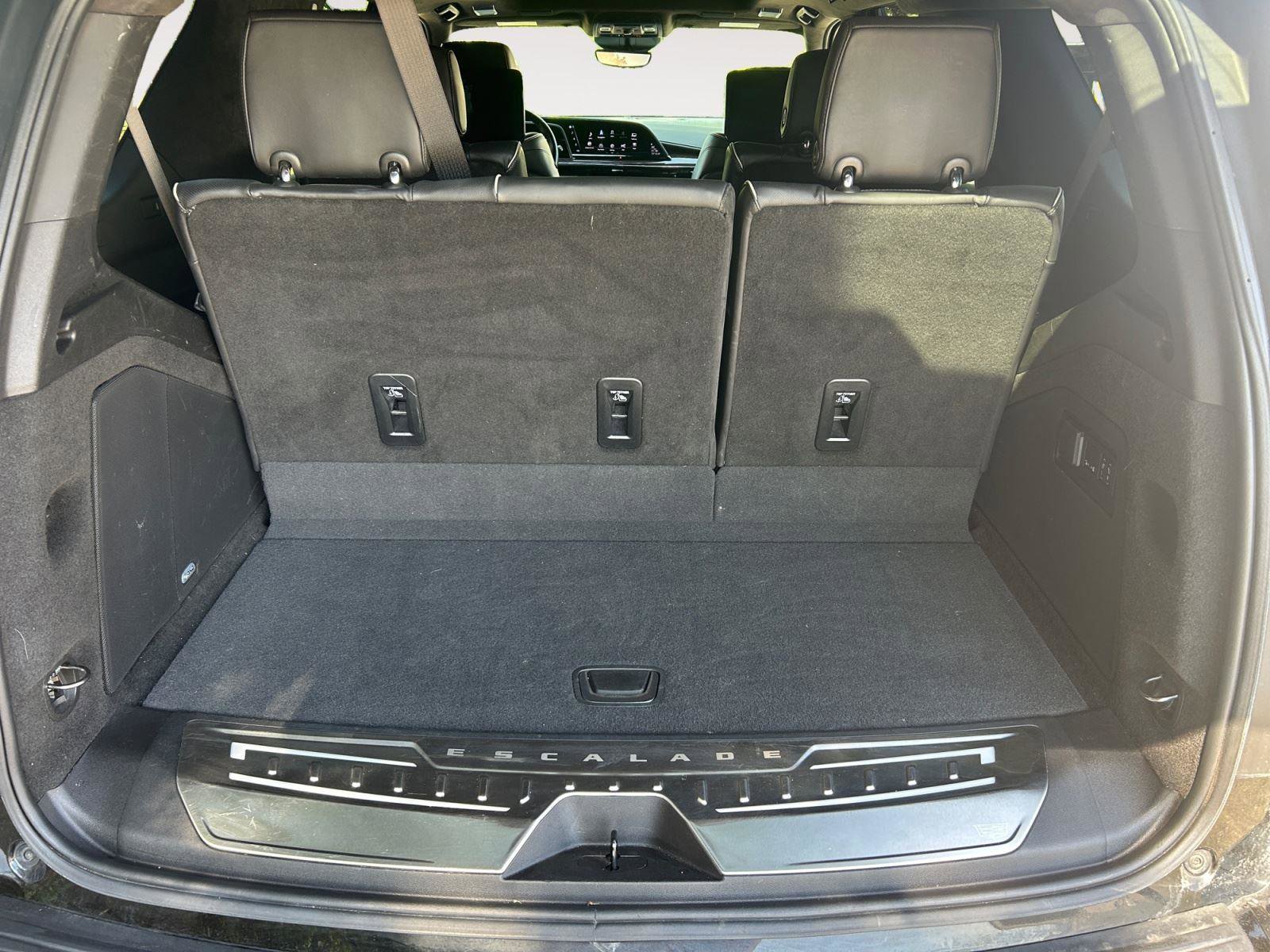 Used 2023 Cadillac Escalade Sport Platinum w/ LPO, ONYX Package image 11
