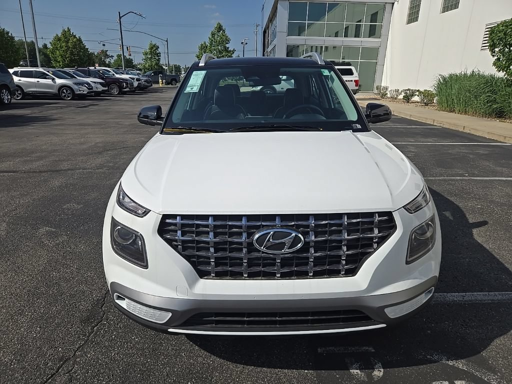 New 2026 Hyundai Venue SEL FWD image 3