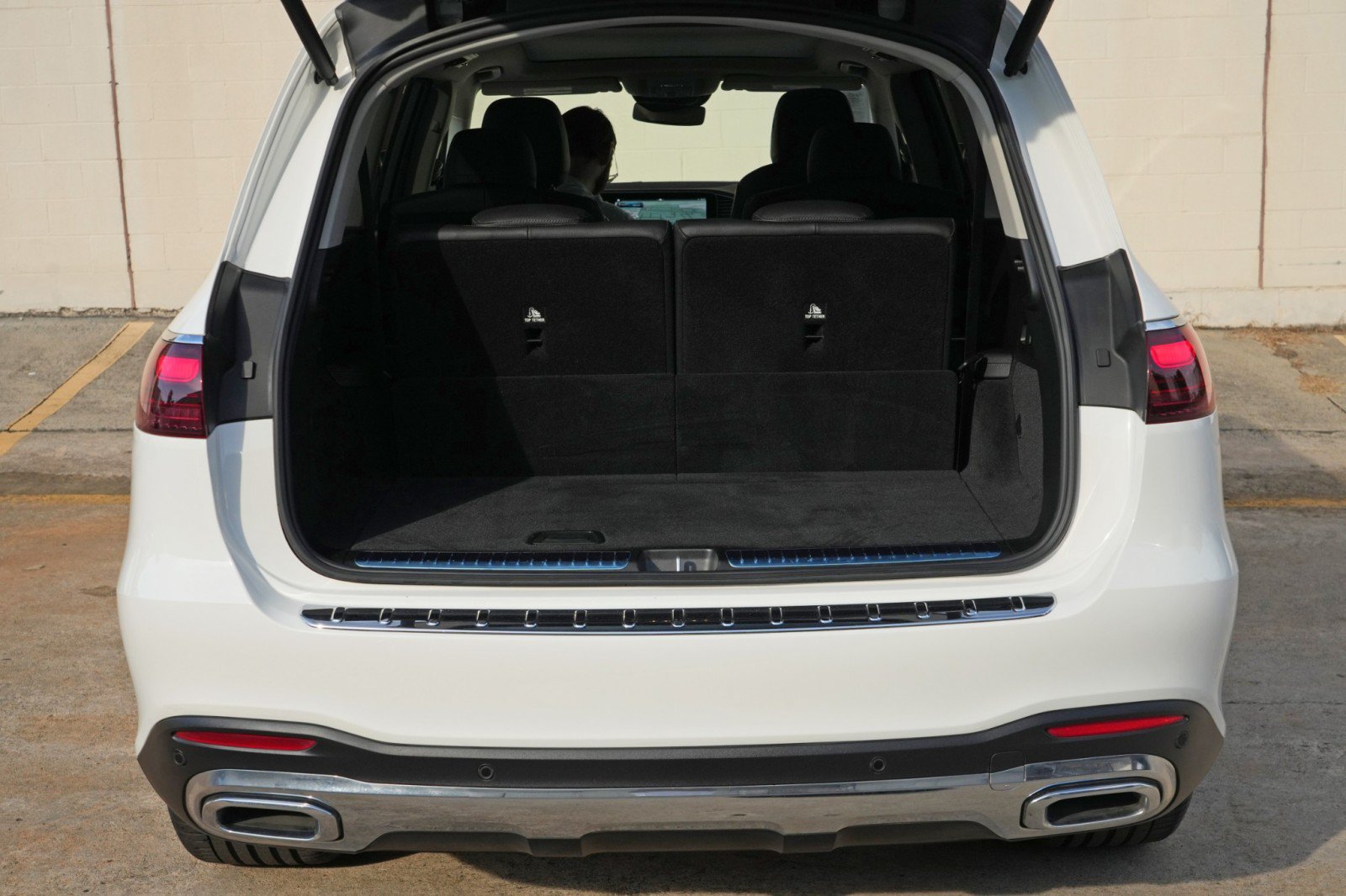 Used 2024 Mercedes-Benz GLS 450 4MATIC w/ AMG Line Exterior image 10