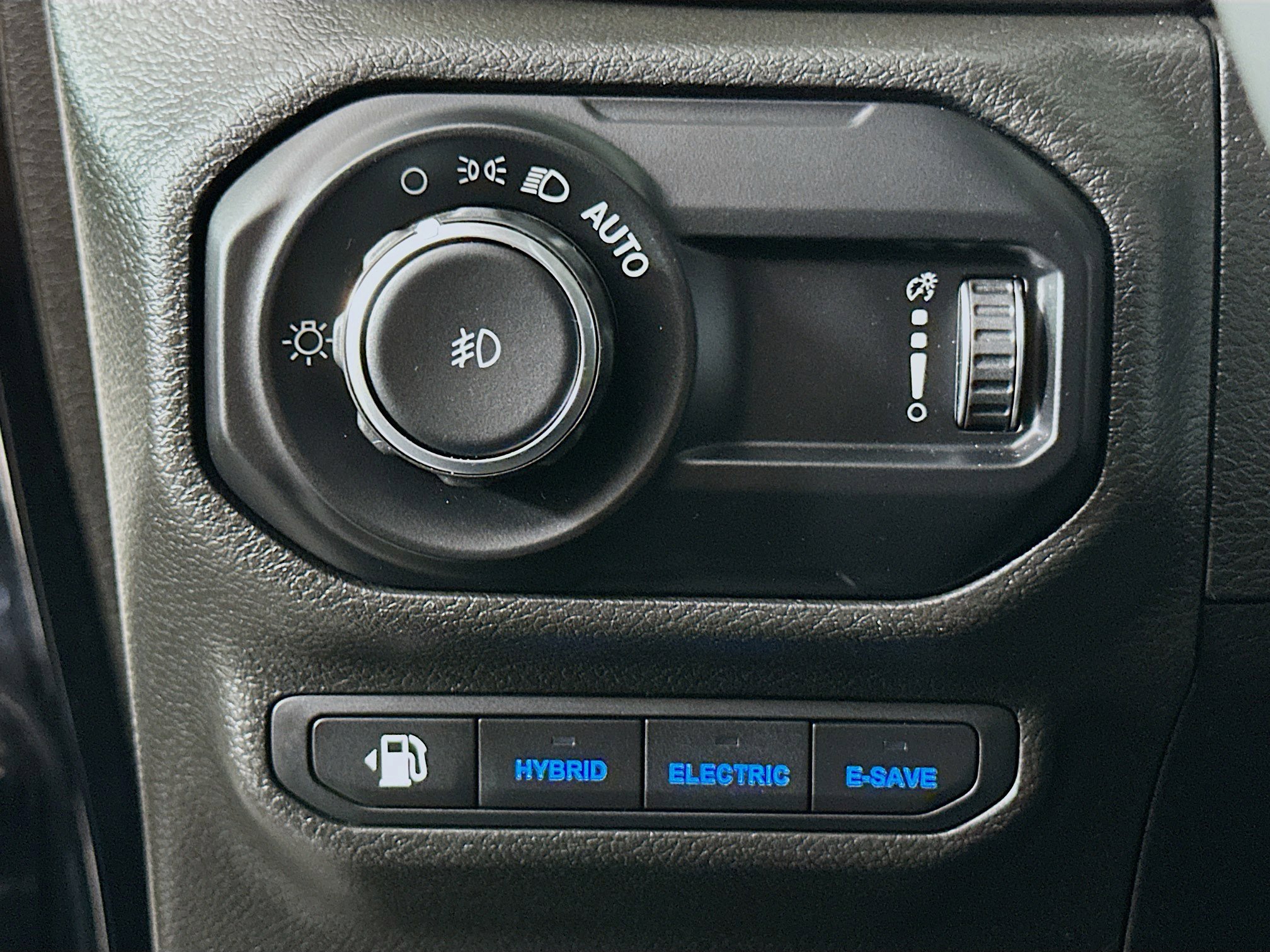 Used 2023 Jeep Wrangler Unlimited w/ Cold Weather Group AWD/4WD image 16