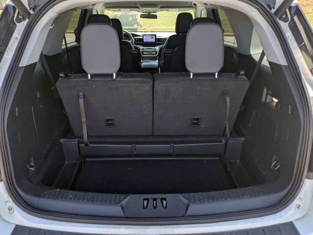 Used 2022 Ford Explorer XLT w/ Equipment Group 202A image 13