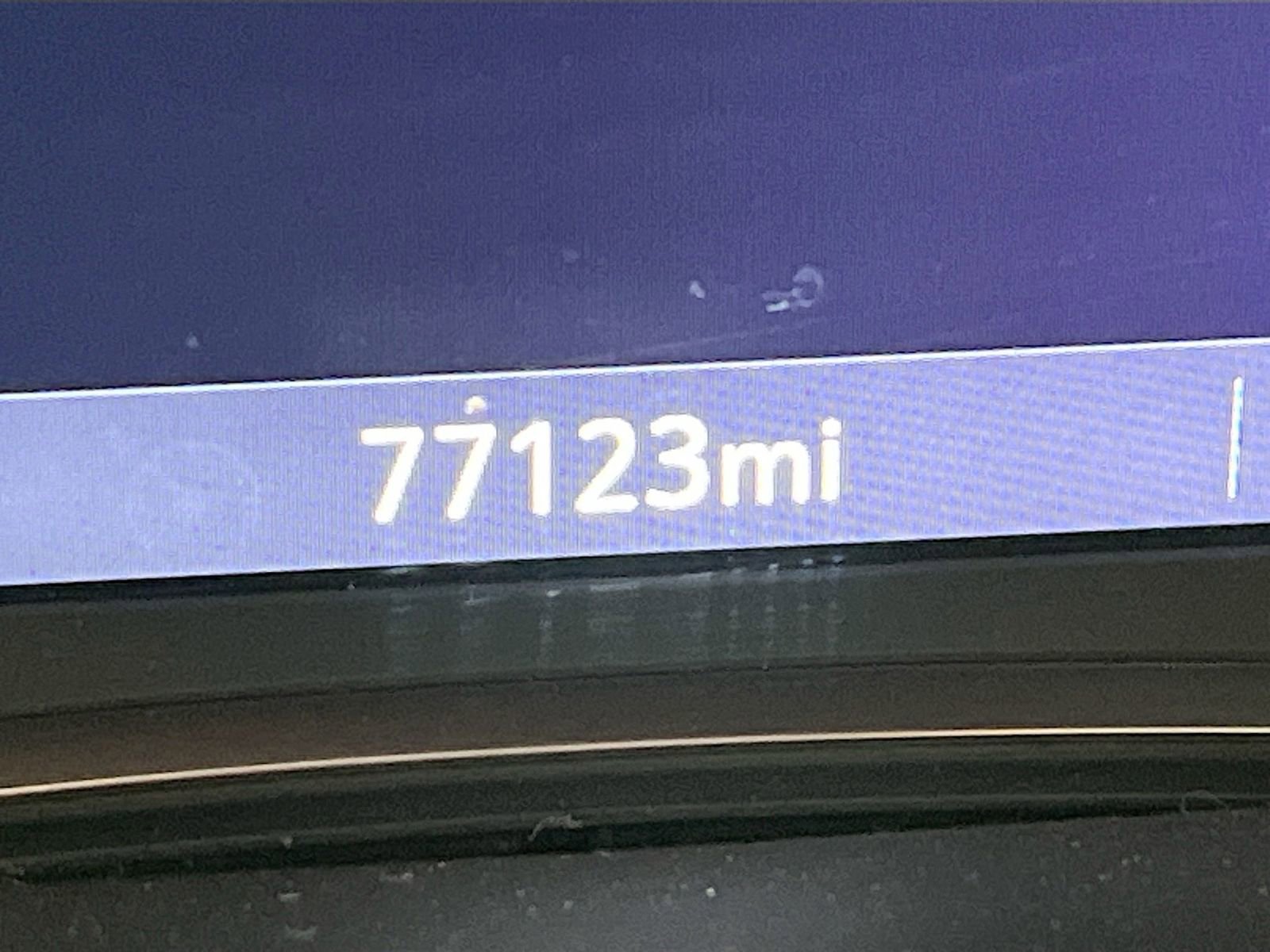 Used 2023 Chevrolet Traverse LT w/ Rear Camera Mirror Package image 12