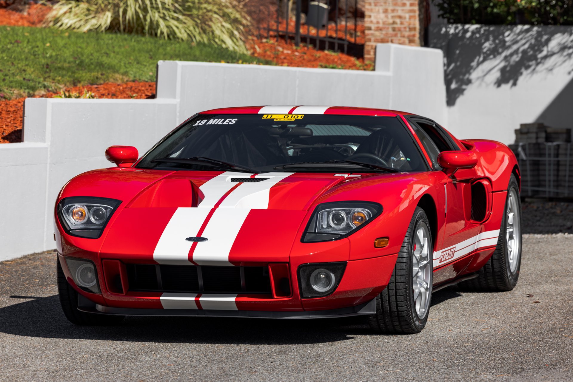 Used 2006 Ford GT RWD image 21