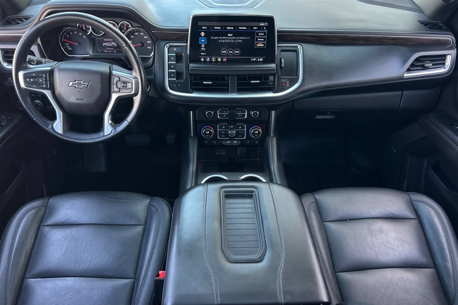 Used 2021 Chevrolet Tahoe Z71 w/ Luxury Package AWD/4WD image 16