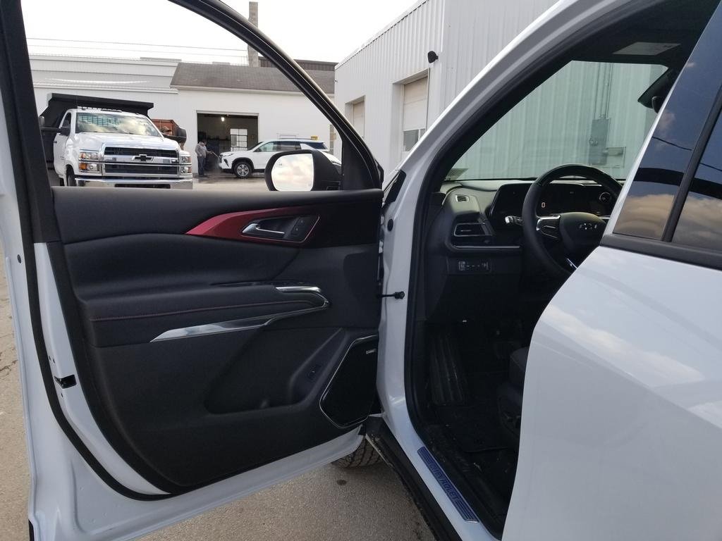 New 2026 Chevrolet Traverse Z71 w/ Enhanced Driving Package image 14