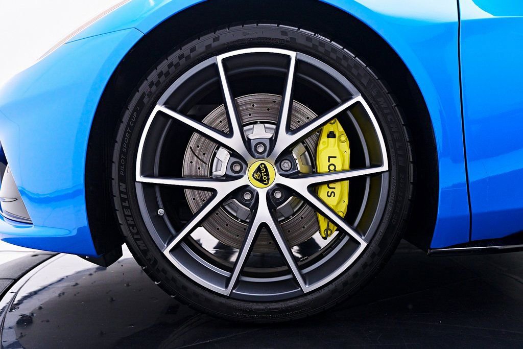 Used 2025 Lotus Emira RWD image 3