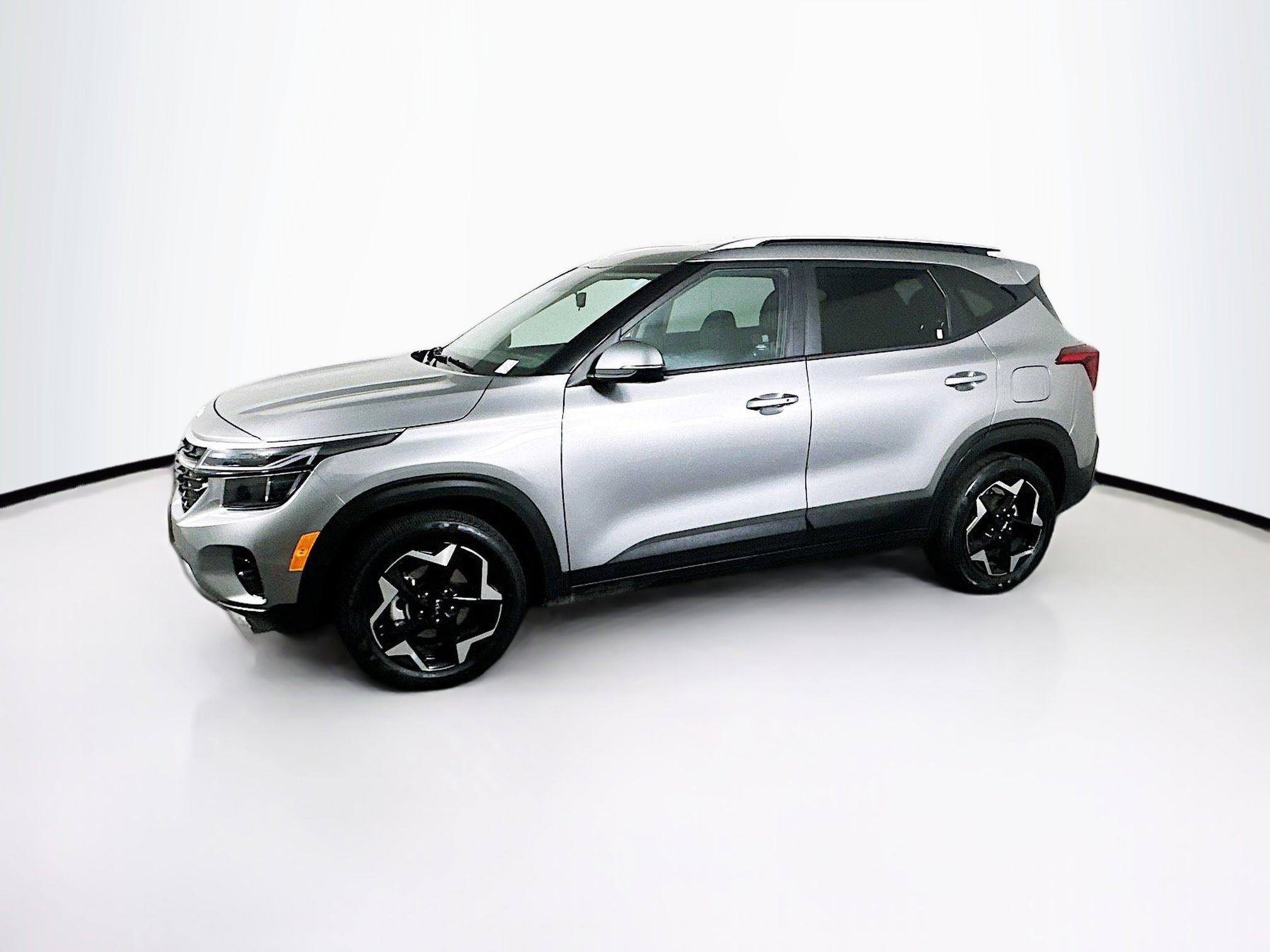 Used 2025 Kia Seltos S image 4