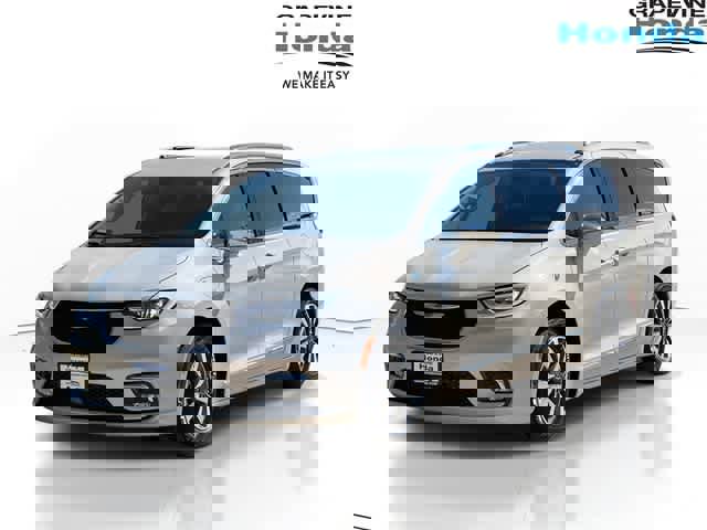 Used 2021 Chrysler Pacifica Limited w/ Uconnect Theater Family Group image 1