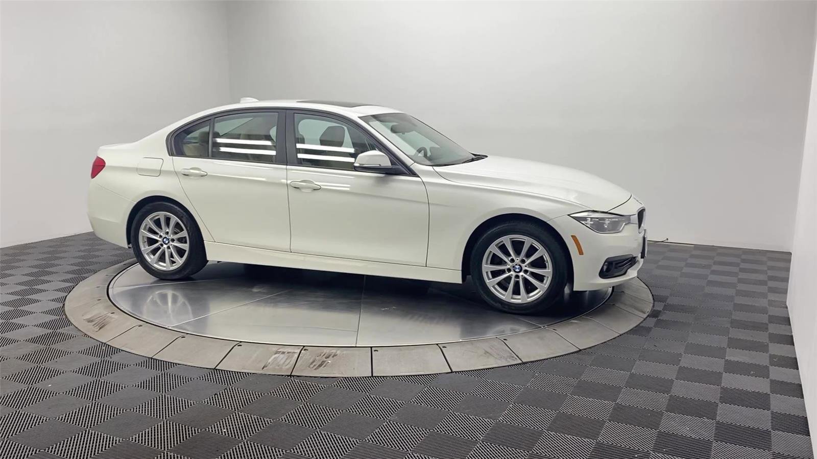 Used 2018 BMW 320i Sedan w/ Convenience Package image 9