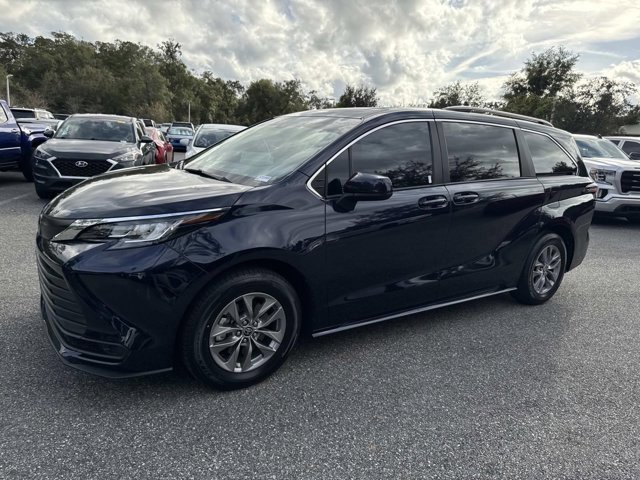Certified 2023 Toyota Sienna LE w/ LE Plus Package image 5