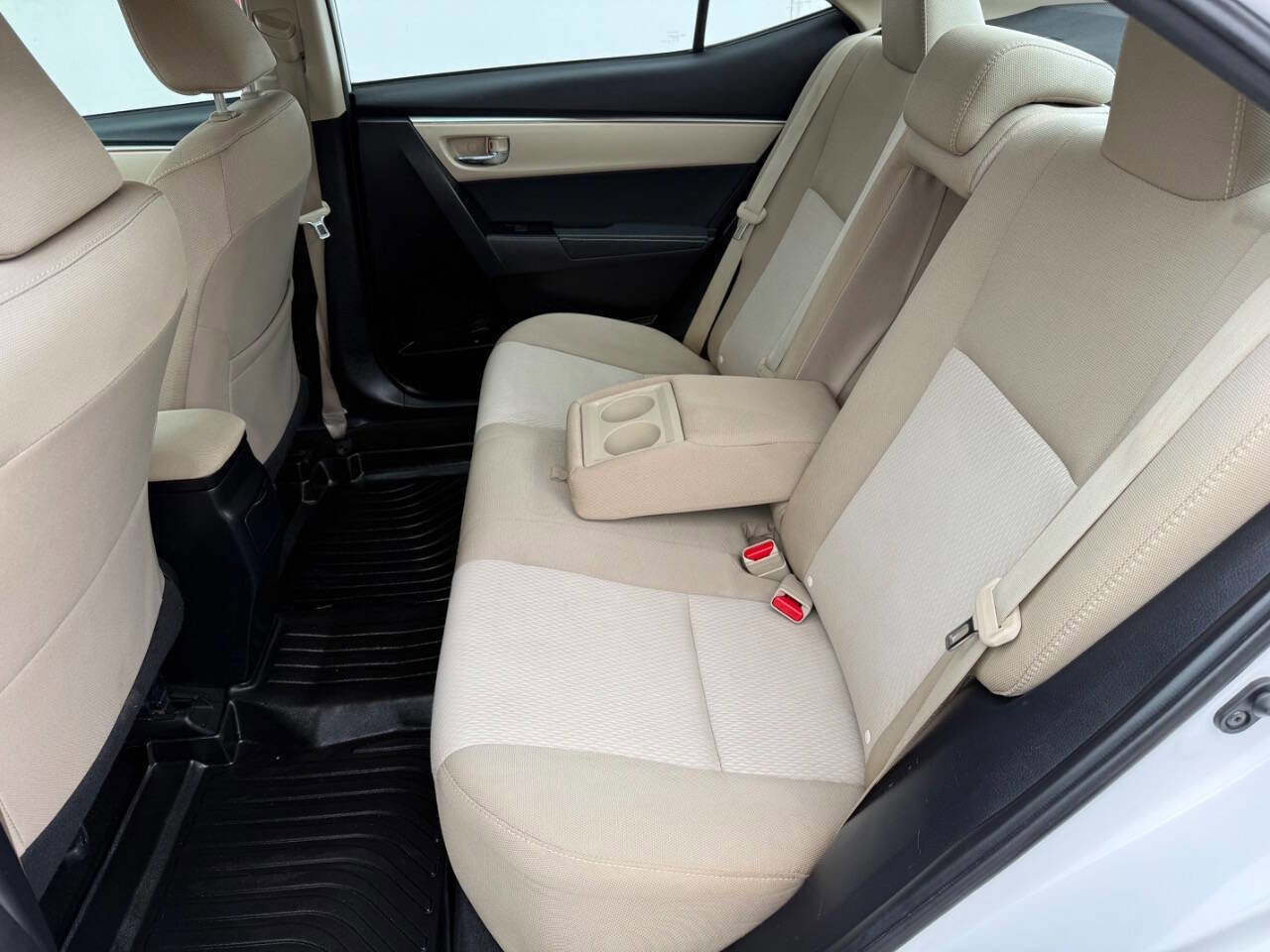 Used 2016 Toyota Corolla LE FWD image 12