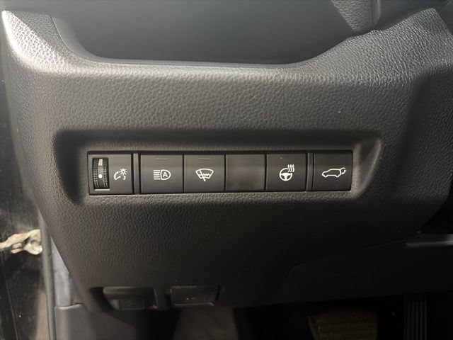 Used 2021 Toyota RAV4 XLE Premium AWD/4WD image 10