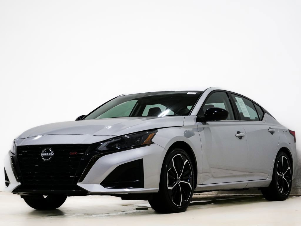 Used 2024 Nissan Altima 2.5 SR image 3