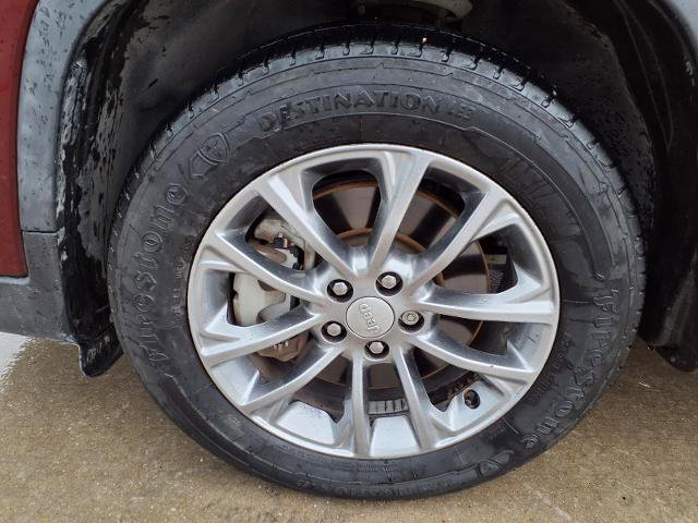 Used 2019 Jeep Cherokee Latitude Plus w/ Comfort/Convenience Group FWD image 21
