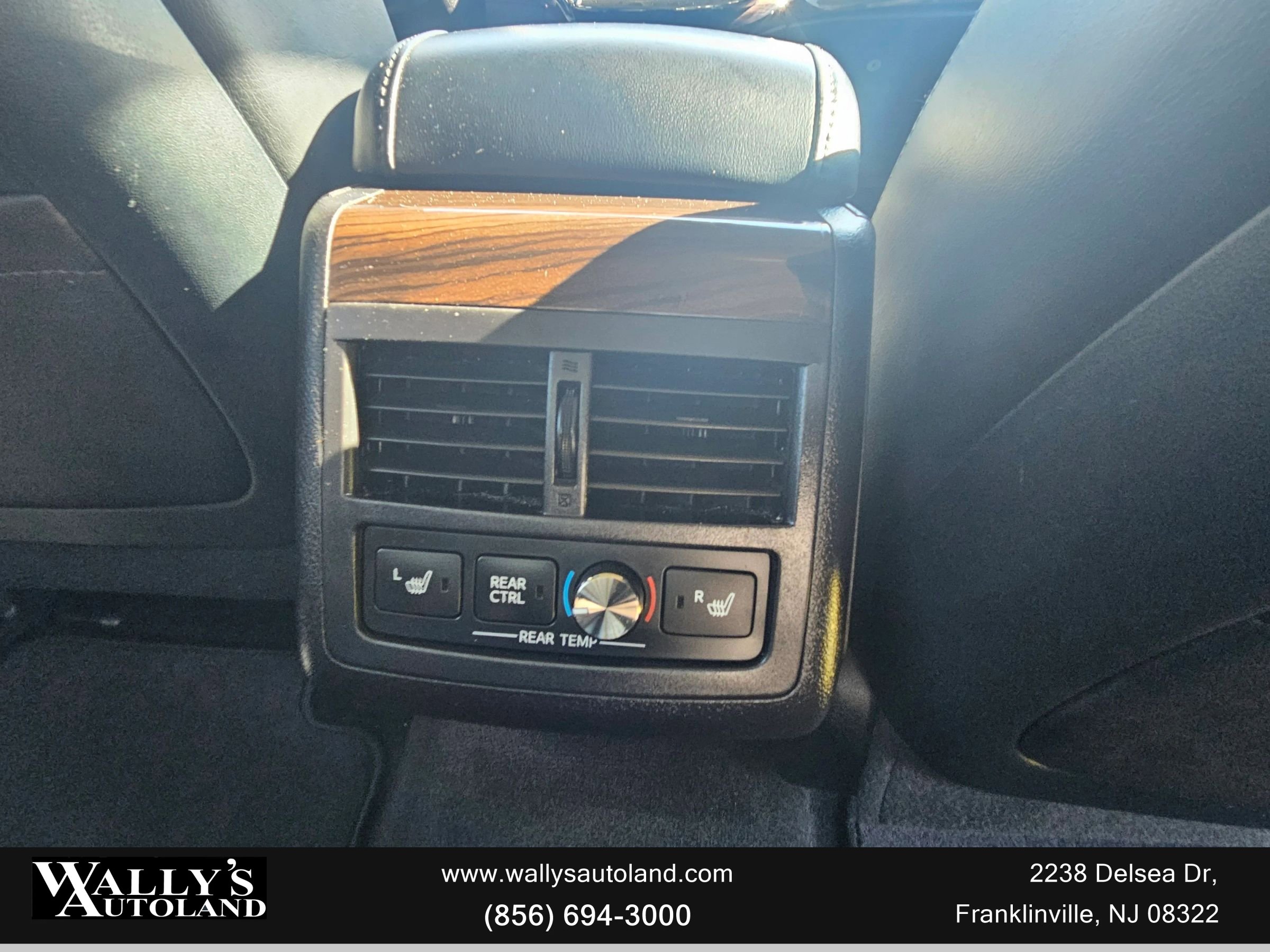 Used 2015 Toyota Avalon Limited FWD image 24