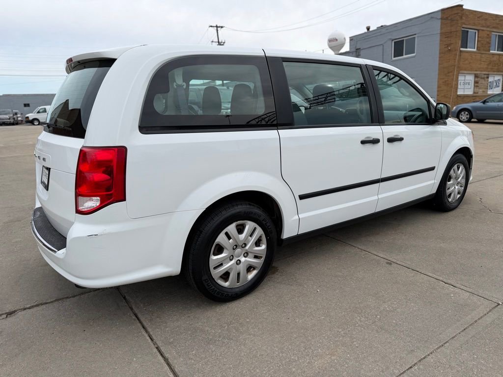 Used 2016 Dodge Grand Caravan American Value Package FWD image 4