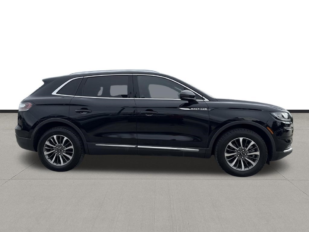 Used 2023 Lincoln Nautilus Reserve w/ Luxury Package AWD/4WD image 4