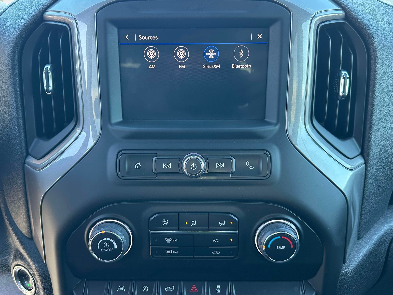 Used 2023 Chevrolet Silverado 1500 Custom AWD/4WD image 9