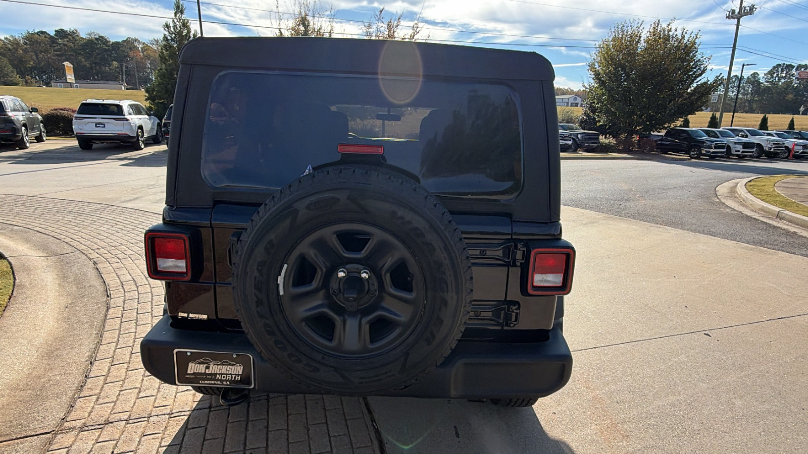 Used 2025 Jeep Wrangler Unlimited Sport AWD/4WD image 9