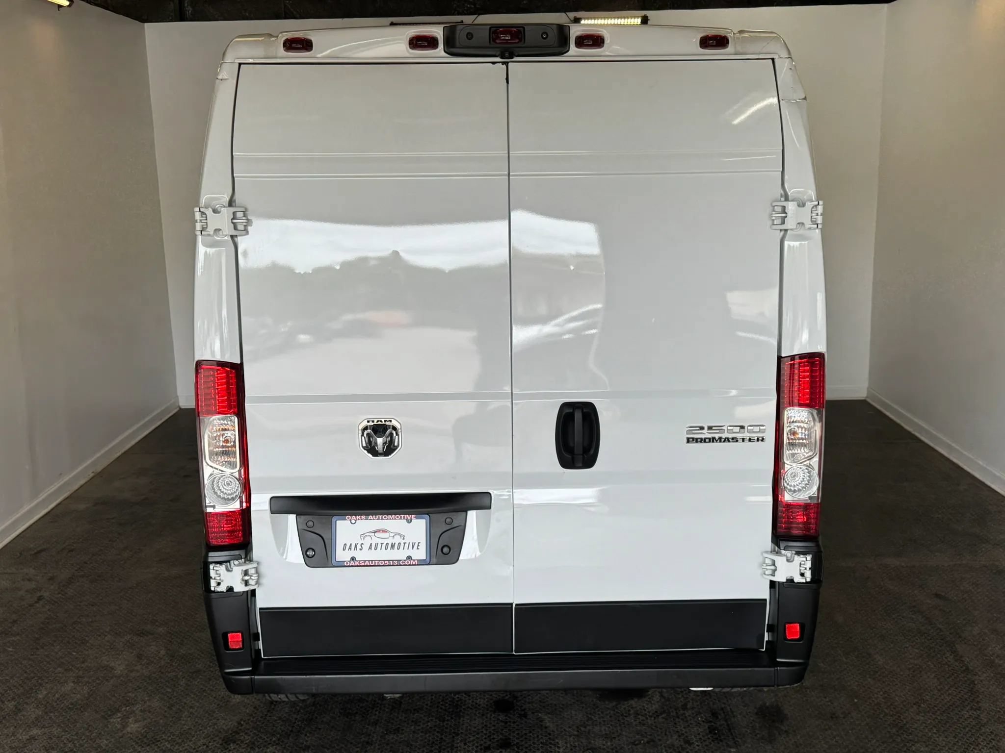 Used 2024 RAM ProMaster 2500 w/ Convenience Group FWD image 5