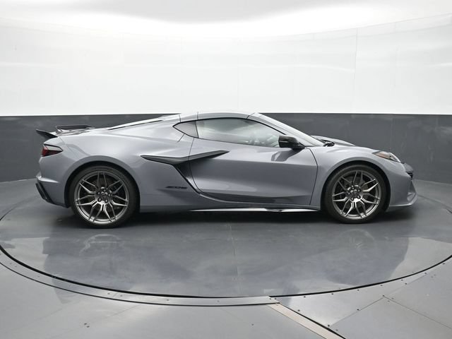 Used 2025 Chevrolet Corvette Z06 RWD image 17