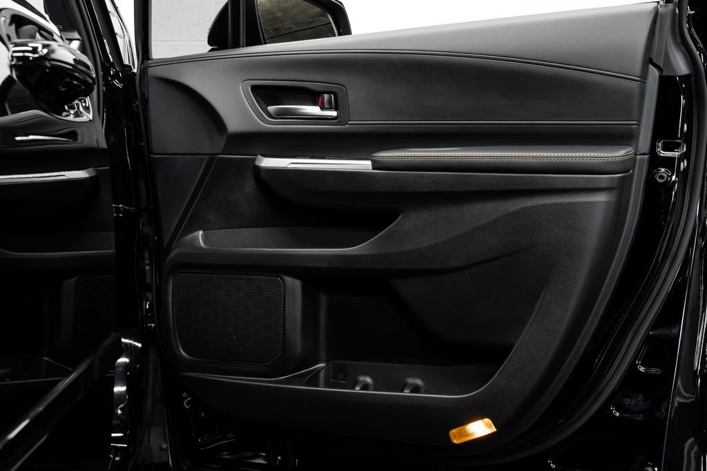 Used 2025 Toyota Sienna XLE Woodland Edition image 21