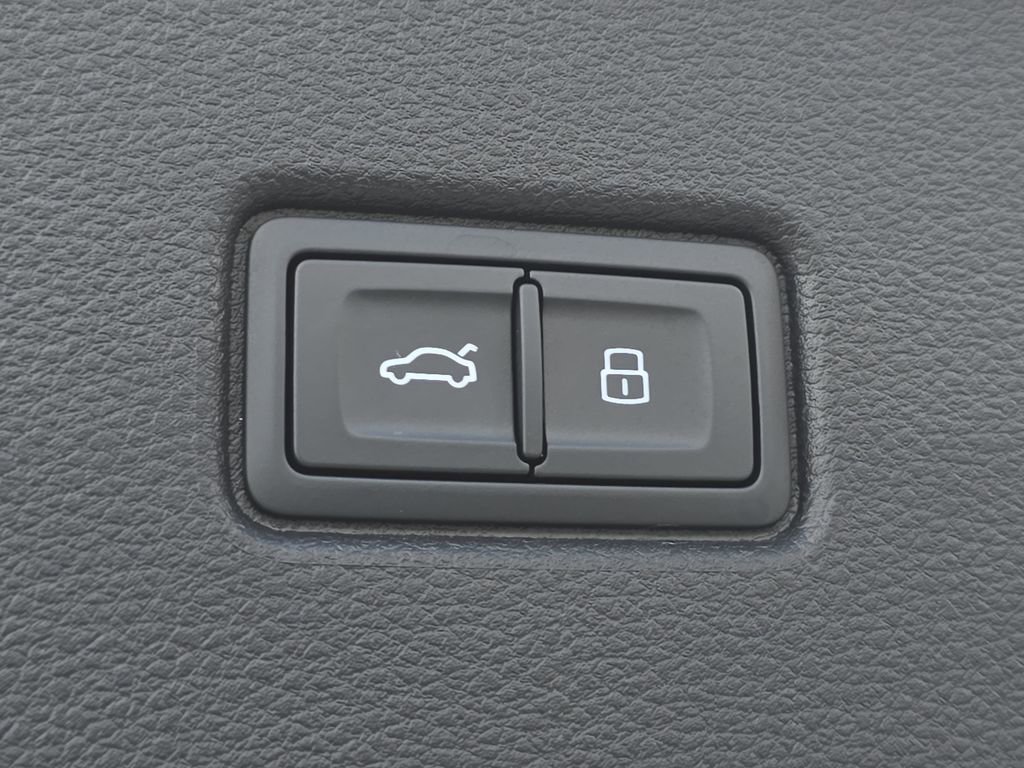 Used 2024 Audi SQ5 Premium Plus w/ S Sport Package image 30